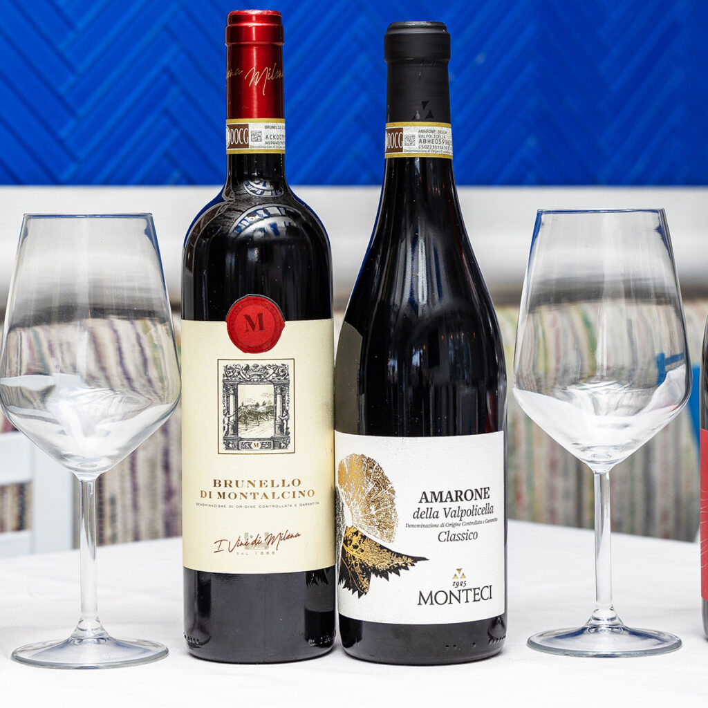 vin grec et vins italiens - Restaurant grec dans la Petite Italie -Little Italy- Montreal