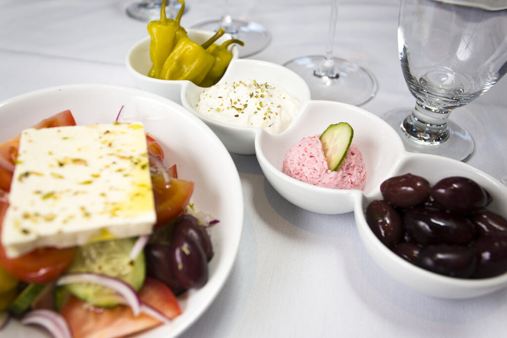 Cusine Grecque- Greek Restaurant - Restaurant grec dans la Petite Italie -Little Italy- Montreal